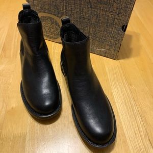 NEW Born Ladies Cove Boots - Size 8M